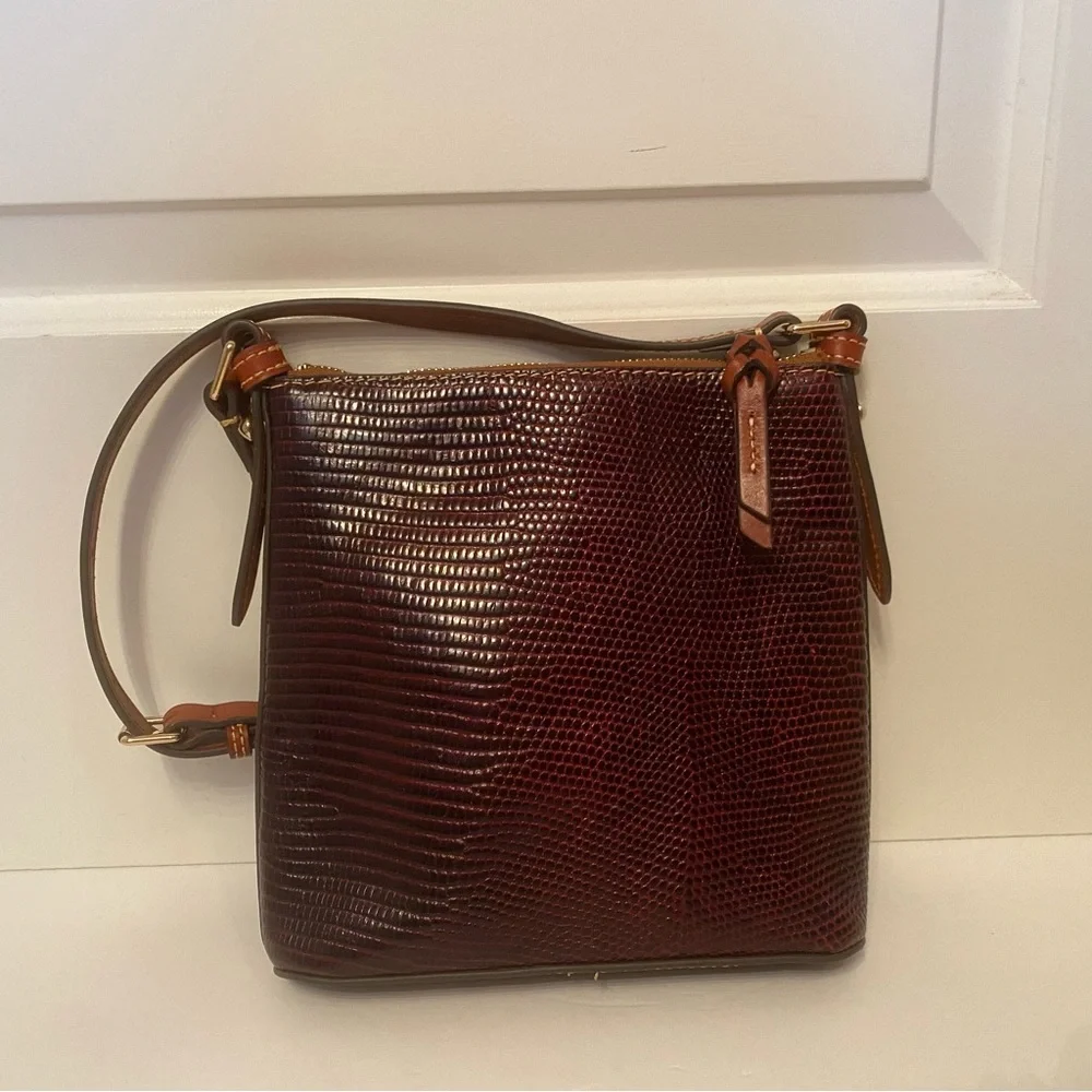 DOONEY & BOURKE BAG SHOULDER DARK RED TEXTURED CROC LOOK & BROWN LEATHER ZIPPER